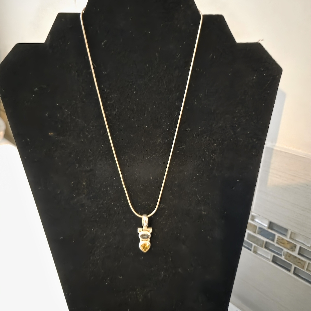 Elegant Gold Tone Pendant Necklace Yellow Citrine